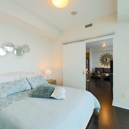 Skyline Elegance Condo โตรอนโต ภายนอก รูปภาพ