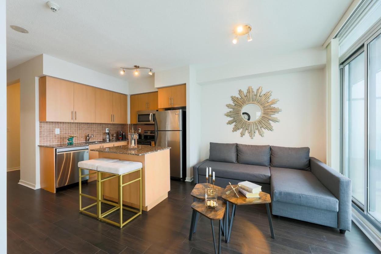 Skyline Elegance Condo โตรอนโต ภายนอก รูปภาพ