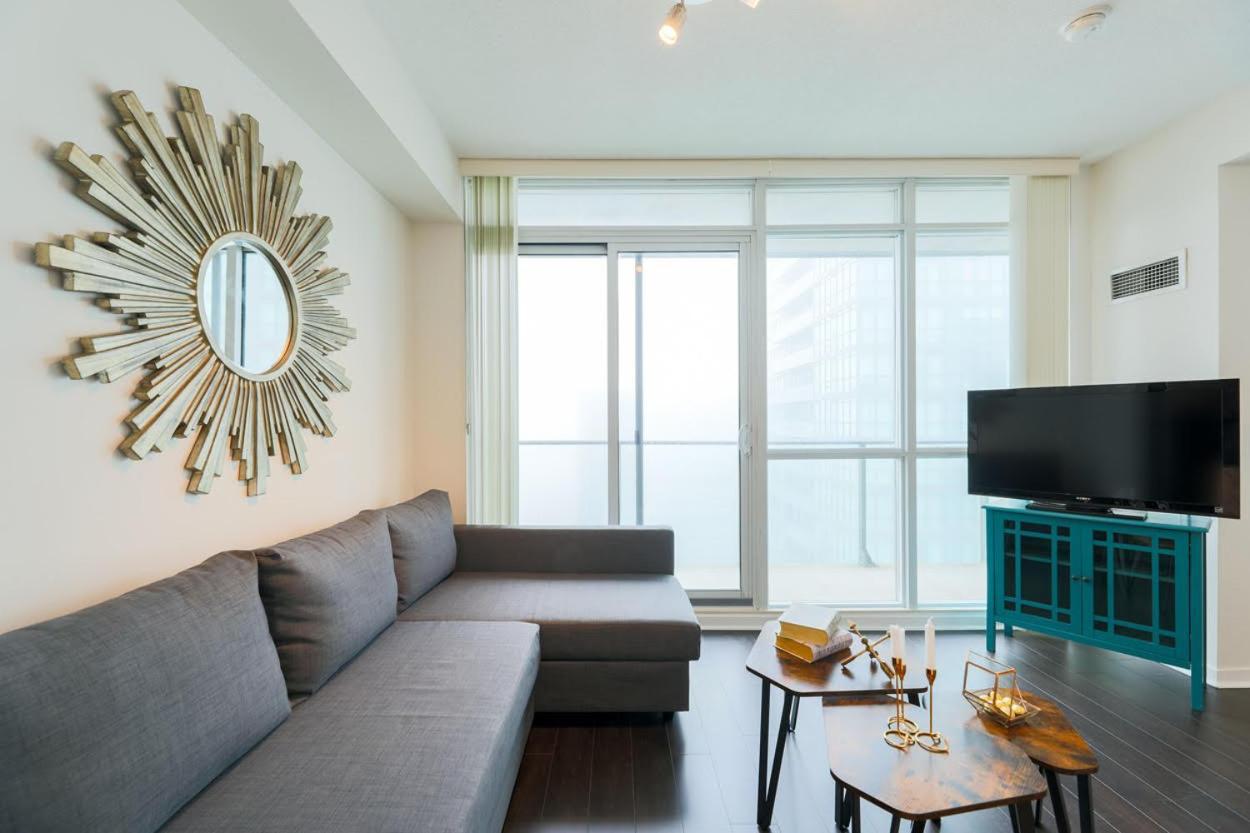 Skyline Elegance Condo โตรอนโต ภายนอก รูปภาพ