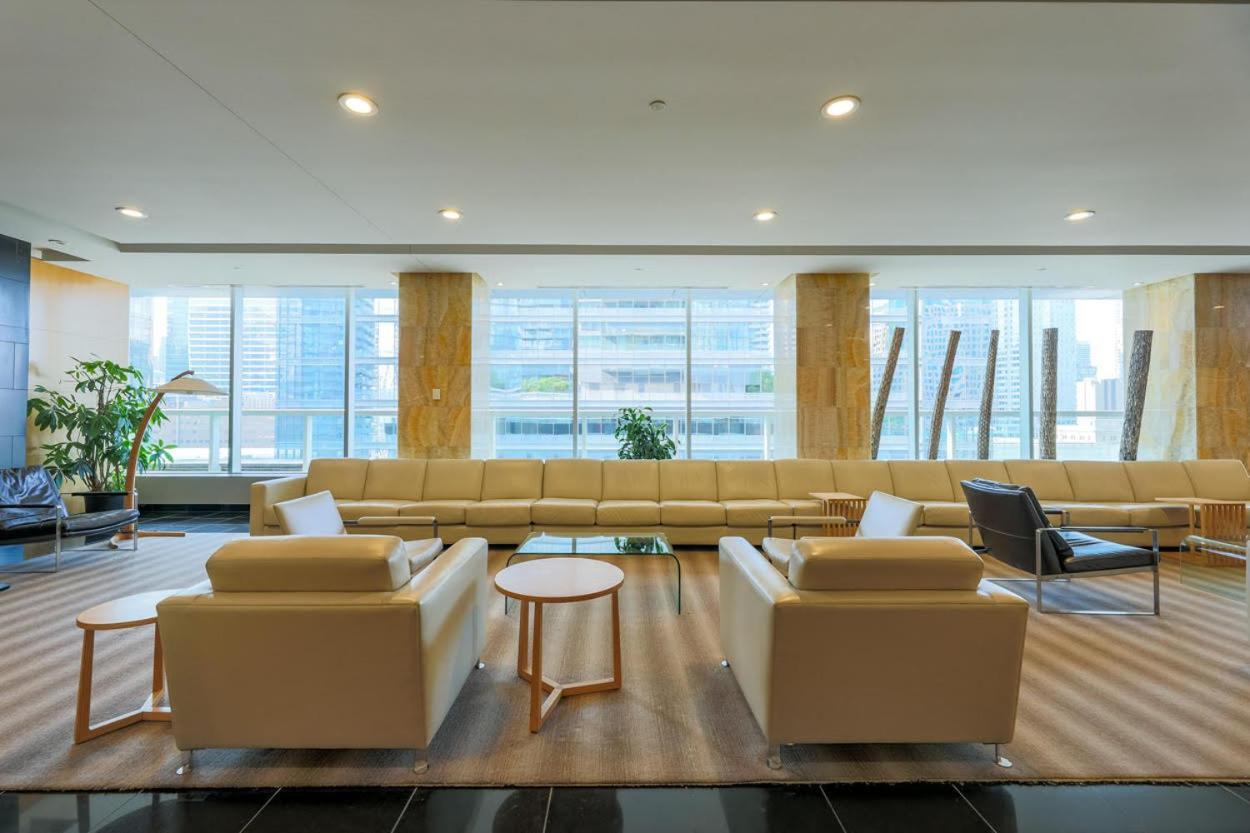 Skyline Elegance Condo โตรอนโต ภายนอก รูปภาพ