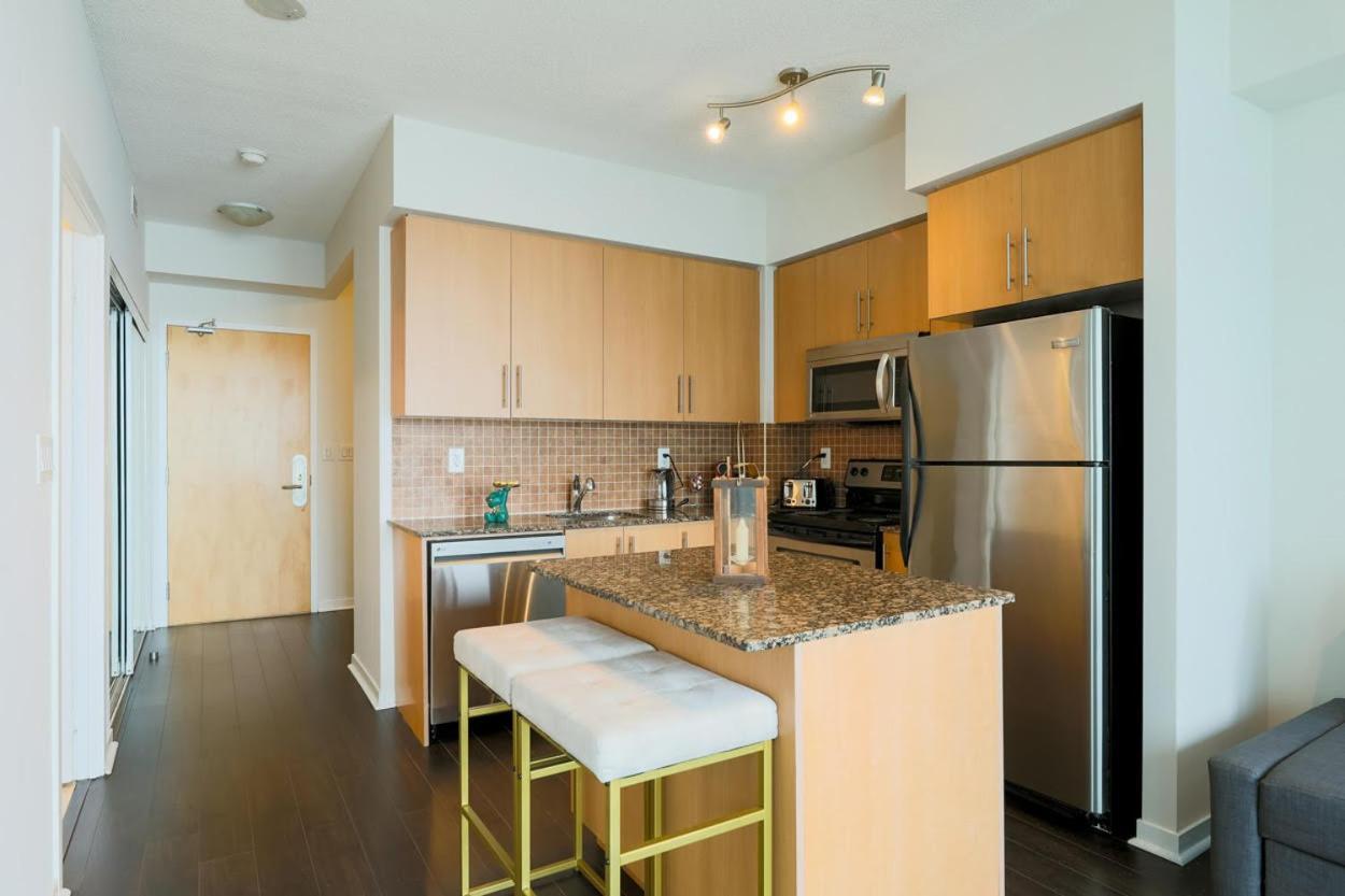 Skyline Elegance Condo โตรอนโต ภายนอก รูปภาพ