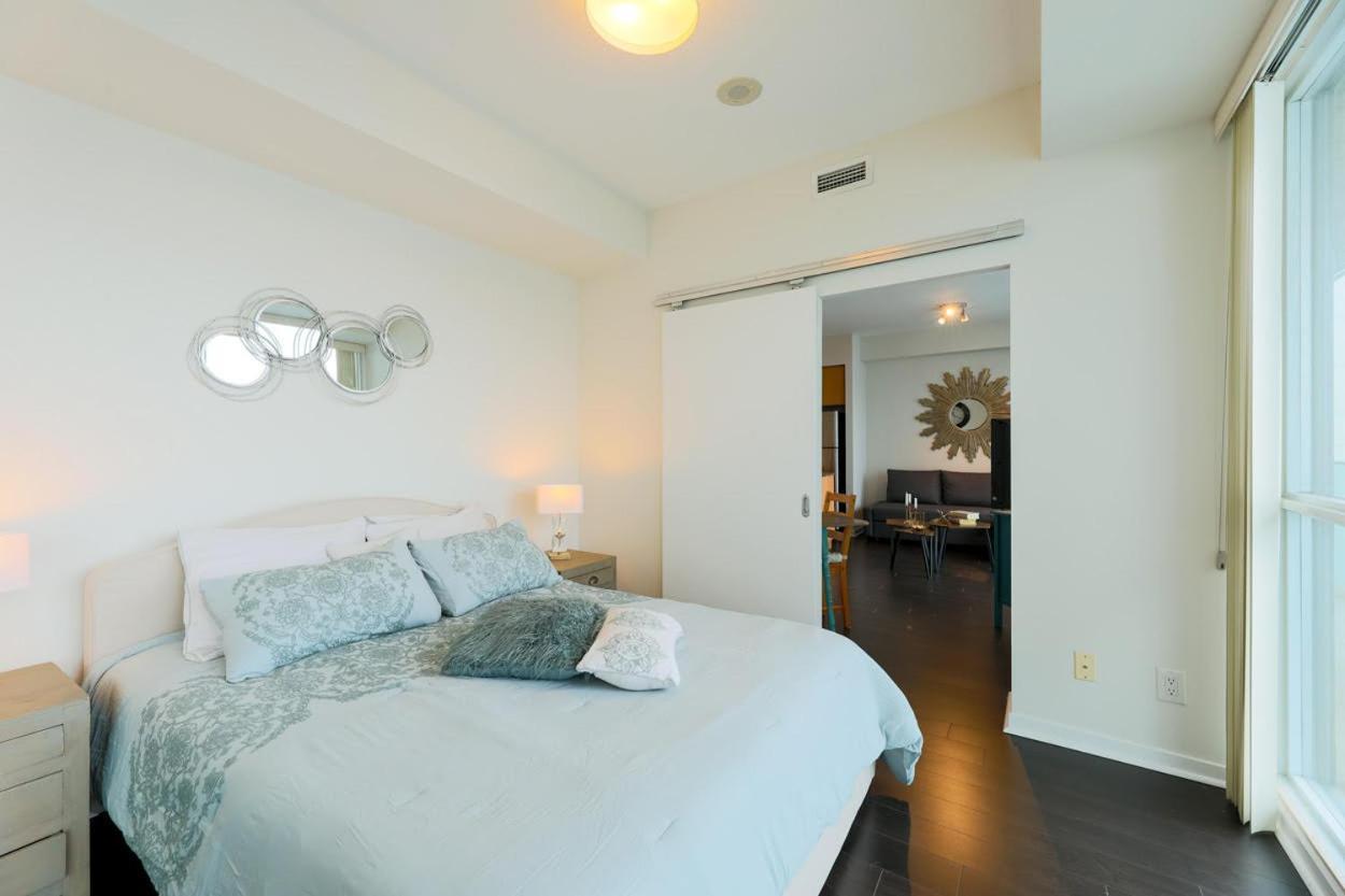 Skyline Elegance Condo โตรอนโต ภายนอก รูปภาพ