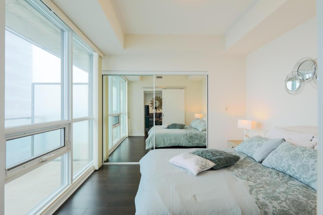 Skyline Elegance Condo โตรอนโต ภายนอก รูปภาพ